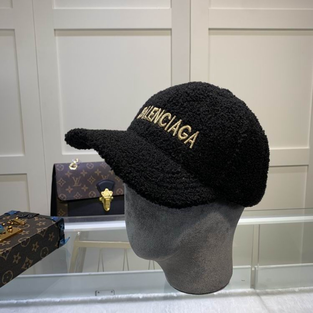 Ba*len*cia*ga hat